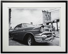 постер с паспарту в раме vintage car parked by city bridge в Москве